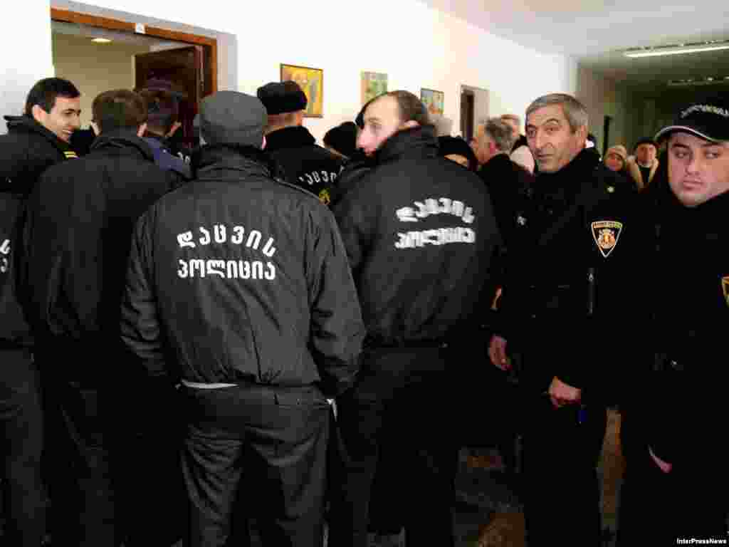 Police officers cast their votes at a polling station in Tbilisi. The security forces were criticized in Georgia and abroad for their heavy-handed response to November protests.