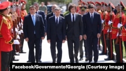 მმართველი პარტიის „ქართული ოცნების“ ლიდერები მუხათგვერდის ძმათა სასაფლაოზე