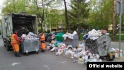 ЈП Комунална хигиена-Скопје“ собира и транспортира комуналeн отпад во Скопје.