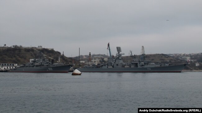 Сторожевой корабль «Пытливый» (808) и противолодочный корабль БПК «Керчь» (713) Черноморского флота России, 2013 год