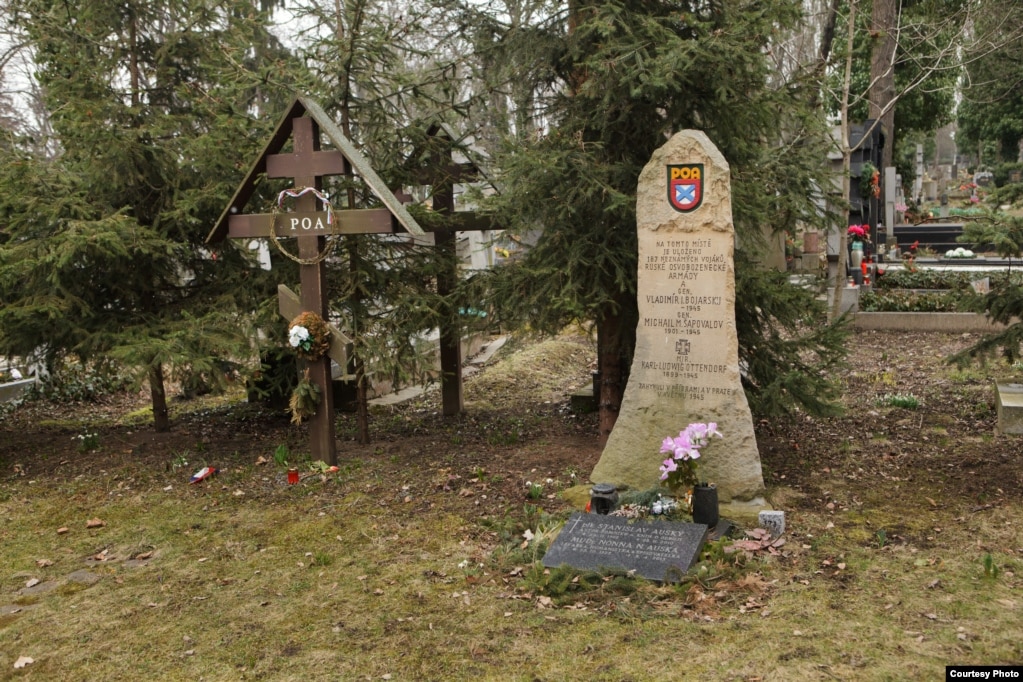 Массовая могила власовцев на Ольшанском кладбище