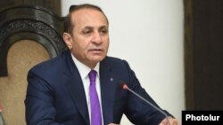 Овик Абрамян объявляет о своём уходе с поста премьер-министра Армении. Ереван, 8 сентября 2016 года.