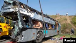 Один із автобусів, що потрапили в аварію, 19 липня 2014 року