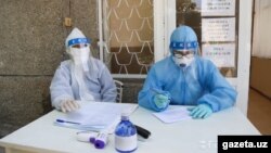 Узбекские медики, борющиеся с коронавирусом. Иллюстративное фото.