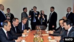 Secretarul General NATO Anders Fogh Rasmussen şi ministrul de externe rus Serghei Lavrov 