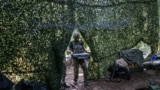 Военнослужащий 13-й бригады оперативного назначения «Хартия» Нацгвардии Украины на позиции в Харьковской области, 19 июля 2025 года