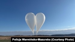 Кантрабанда цыгарэт зь Беларусі на паветраных шарах на тэрыторыю Польшчы. Ілюстрацыйнае фота 