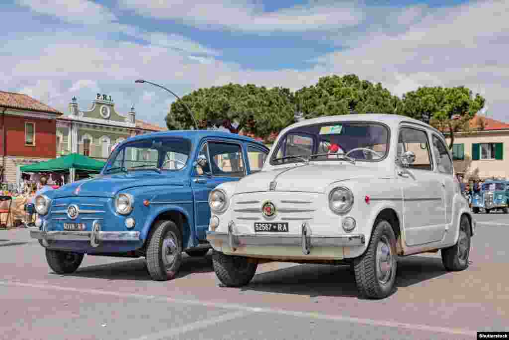 It wasn't just American cars that the Soviet designers looked to for inspiration. Italy's bubbly Fiat 600d was a hit throughout Europe, with more than a million units sold within five years of its 1955 release. 