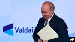 Președintele rus Vladimir Putin la reuniunea anuală a Clubului de discuții Valdai, de la Soci, 21 octombrie 2021.