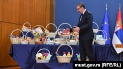 Predsednik Srbije predstavlja deo proizvoda na koje Vlada smanjuje marže, Beograd, 24. avgust 2025. 