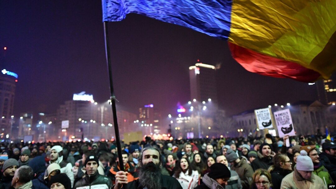 Protesti jer je vlada hitno izdala sporni dekret kojim se smanjuju kazne za korupciju