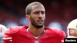 Colin Kaepernick prošle godine u znak protesta kleknuo tokom intoniranja američke himne