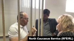 Оюб Титиев во время судебного процесса в Шали
