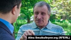 Crimean journalist and RFE/RL contributor Mykola Semena in Simferopol (May 3, 2017)