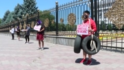 Пикеты против домашнего насилия в Бишкеке