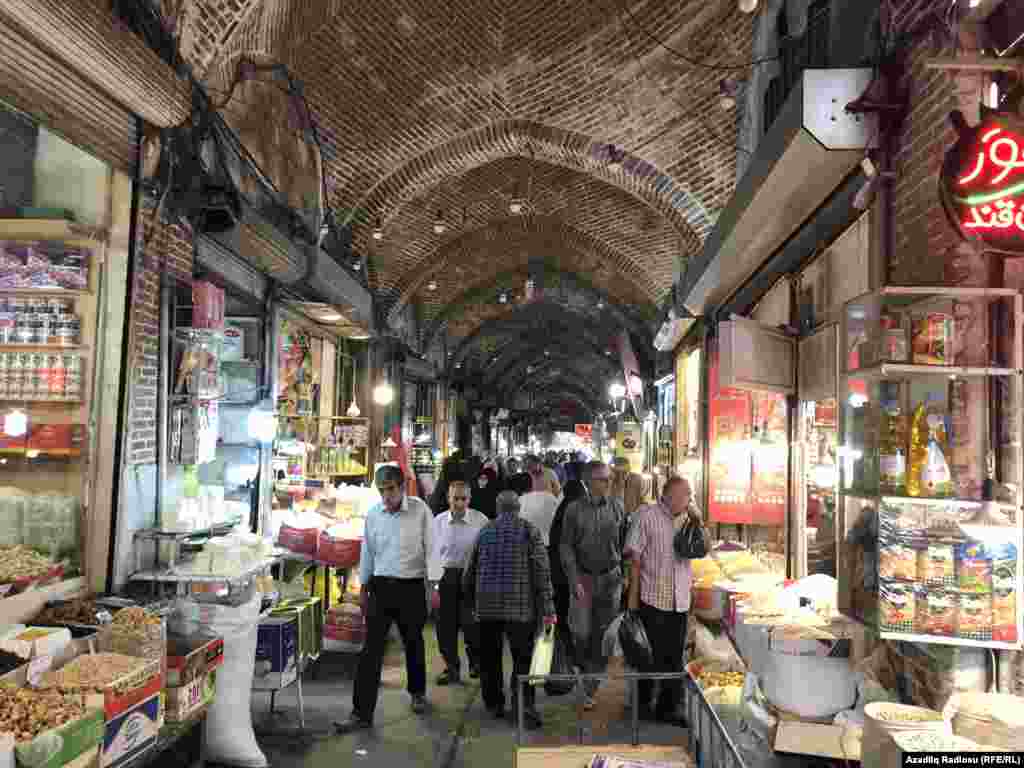 Kənd təsərrüfatı məhsulları satılan sırası