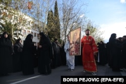 Sveštenstvo SPC na protestu zbog Zakona o slobodi vjeroispovjesti u Podgorici, decembar 2019.