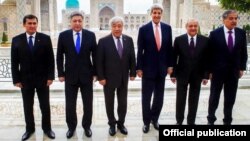 АҚШ мемлекеттік хатшысы мен Орталық Азия елдері сыртқы істер министрлерінің кездесуі. Самарқанд, 1 қараша 2015 жыл.