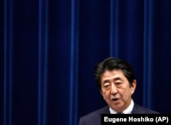 Japanski premijer Šinzo Abe drži govor tokom konferencije za medije u službenoj rezidenciji premijera u Tokiju, 20. juli 2018.