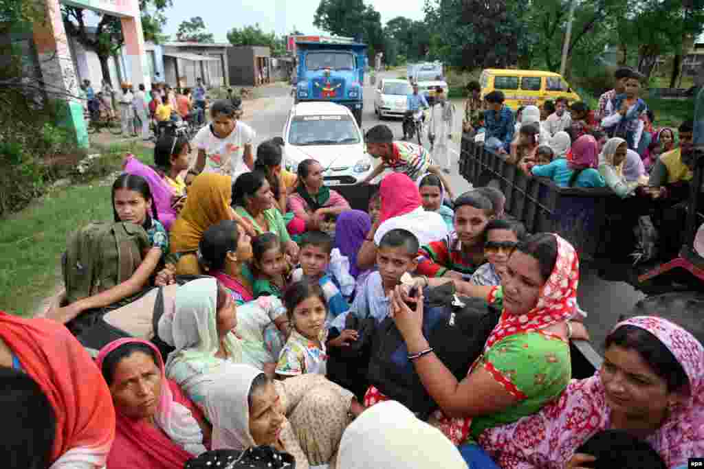 Indian villagers flee on a tractor trailer from areas allegedly shelled by Pakistan, in Chalyari village, 65 kilometers from Jammu.
