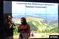 Модераторы независимого обсуждения Kоk-Jaılıaý basqosý Елизавета Цой и Фариза Оспан. Алматы, 20 декабря 2018 года.