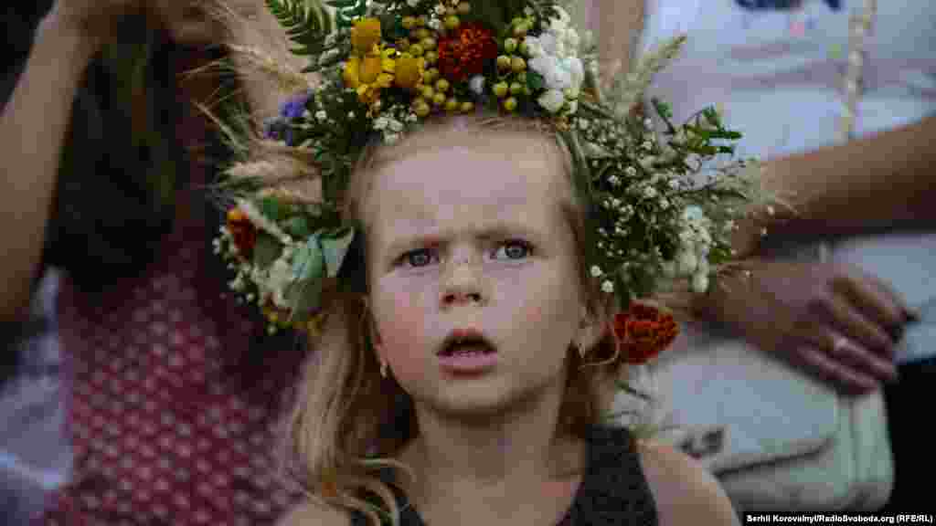 Девочка на празднике Ивана Купалы под Киевом
