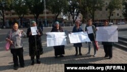 20 октября родственники верующих заключенных простояли напротив офиса Делегации Европейского союза в Ташкенте около трех часов. 