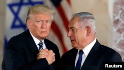 بنیامین نتانیاهو، نخست‌وزیر اسرائیل (سمت راست) و دونالد ترامپ، رئیس جمهوری آمریکا