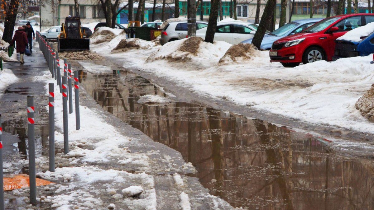 30 машин в очереди, а снегоплавилка закрыта