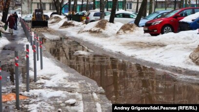 30 mashin v ocheredi a snegoplavilka