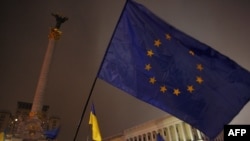 Флаг Евросоюза на Площади независимости в Киеве 