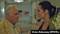 Prof. Viorel Munteanu împreună cu pianista Raluca Știrbăț, președinta Societății „George Enescu” din Viena, la încheierea unui recital dat la Iași în memoria pianistei Sofia Cosma