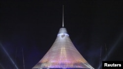 «Хан шатыр» ойын-сауық кешенінің ашылу салтанаты. Астана, 6 шілде 2010 жыл.