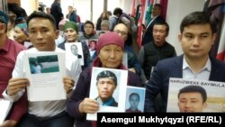 Родственники узников «лагерей» в Синьцзяне на пресс-конференции. Нур-Султан, 27 ноября 2019 года.