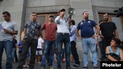 Armenia - Leaders of the "Electric Yerevan" movement address supporters in Yerevan's Liberty Square, 6Jul2015.