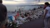 Цветы на Английской набережной в Ницце вскоре после теракта 