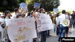 Armenia - University students protest against an increase in tuition fees, Yerevan, 12Aug2013.