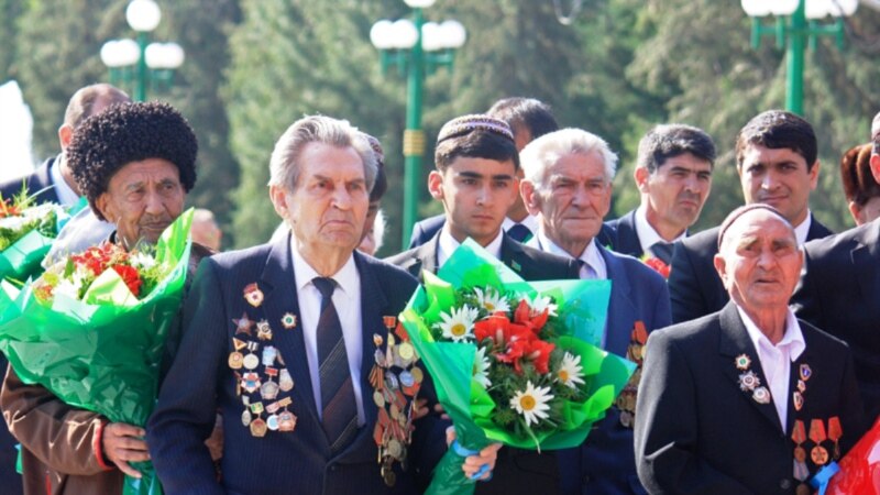 Türkmen weteranlaryna prezidentiň adyndan sowgat gowşuryldy