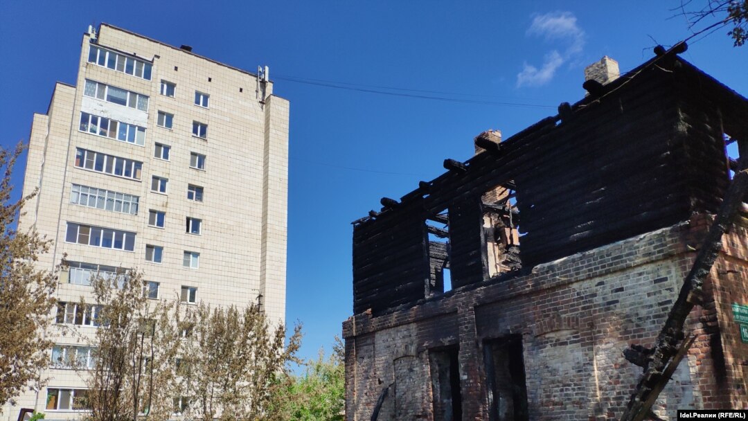Сгоревший дом в "Полукамушках"