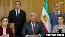 شاهزاده رضا پهلوی و اعضای کمیتهٔ موسوم به «عدالت انتقالی»