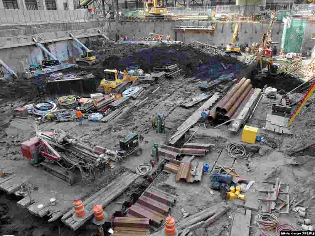 Будаўніцтва мэмарыялу памяці ахвяраў 11 верасьня 2001 году на месцы трагедыі ў Нью-Ёрку, верасень 2010 году.