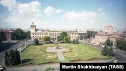 Гюмри (Ленинакан) &ndash; Арменияда Еревандан кийинки экинчи чоң шаар. Бул сүрөт кырсыктан эки жыл мурда тартылган.&nbsp;