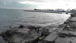 Захваченные Россией украинские корабли держат в керченском порту (видео)