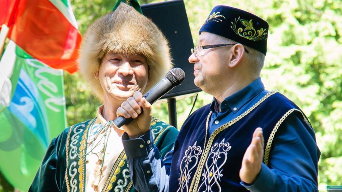 Головной убор башкиров башкиров. Татары внешность фото. Малахай татаро монгол. Татары внешность фото мужчин. Татарин башкиров.