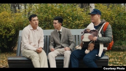 Ит стиліндегі кеуделі әйелді бля