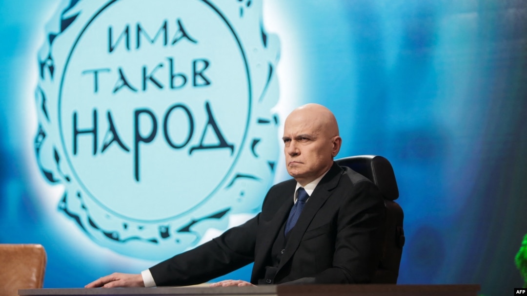 With his party taking first place in Bulgaria’s July 11 parliamentary elections, showman Slavi Trifonov said he would not seek to form a coalition government. Analysts warn the gamble could backfire.
