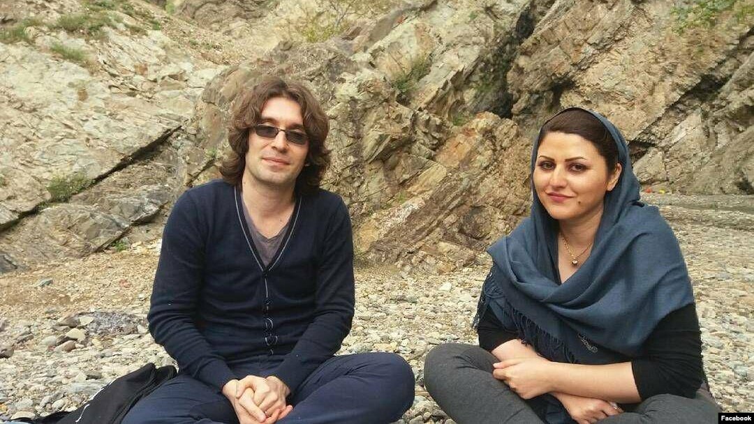 ۱۷ تن از فعالان سیاسی، مدنی و صنفی از خواست آرش صادقی، زندانی سیاسی، برای آزادی همسرش؛ گلرخ ابراهیمی ایرایی، حمایت کردند.