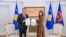 Vršiteljica dužnosti predsjednika Aljbulena Hadžiju tokom sastanka sa liderom Pokreta Samoopredeljenje i vršiocem dužnosti premijera Aljbinom Kurtijem, kome je povjerila zadatak formiranja nove vlade.