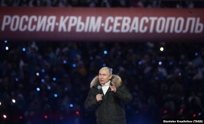 Владимир Путин на концерте в честь очередной годовщины "присоединения" Крыма