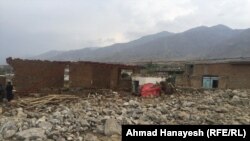 خسارات برجا مانده از سیلاب در شهر چاریکار 